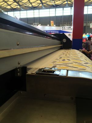 Cyfrowa drukarka tekstylna do przykładowych rozwiązań drukujących